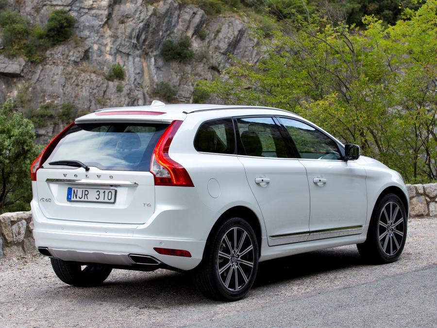  Volvo XC60 T6 2013 года  (фото 2 из 17)